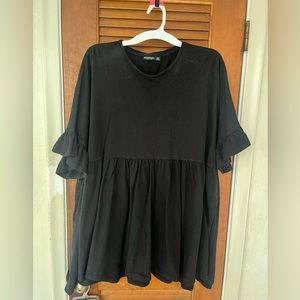 Flowy black dress made from cotton